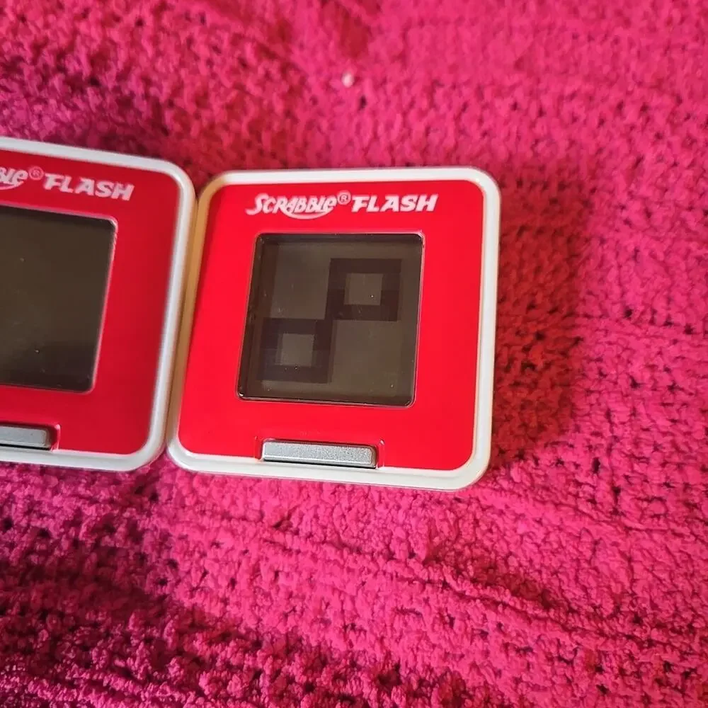 SCRABBLE FLASH Handheld Game NEEDS BATTERIES